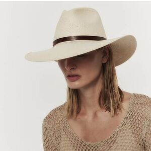 Janessa Leone Judith hat